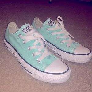 📍SOLD📍Converse Women’s Mint Green Ankle Sneakers